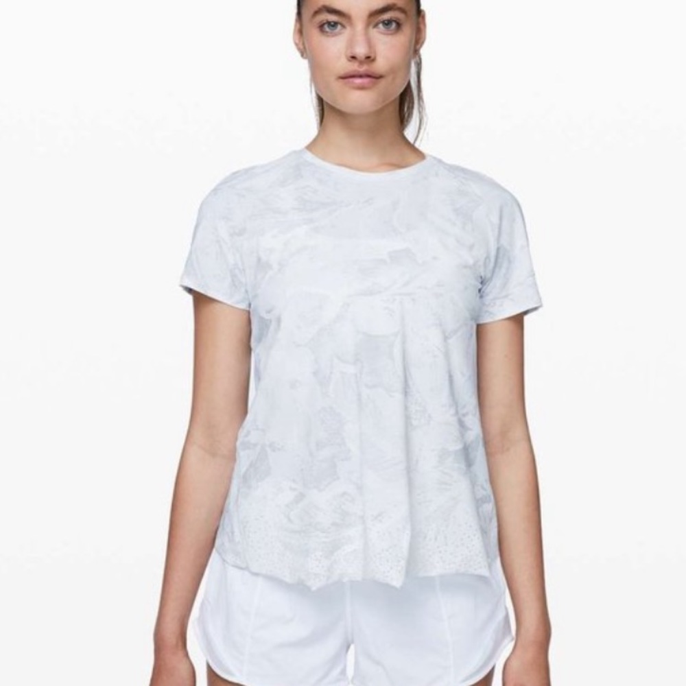 Lululemon athletica quick pace tropical shadow floral short-sleeves top shirt